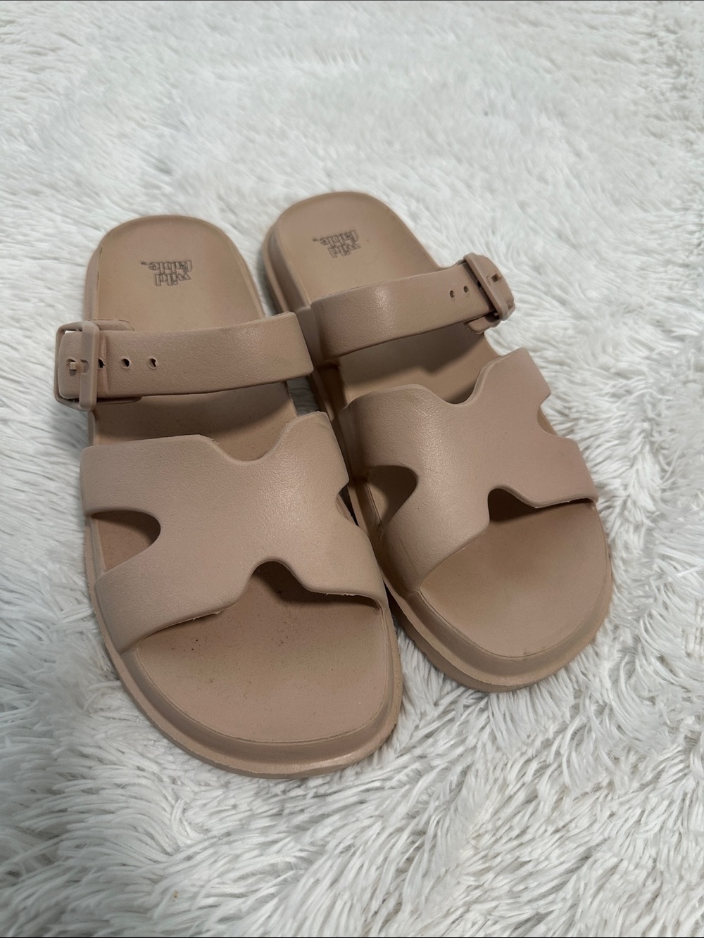 🦆 Wild Fable Foam Sandals